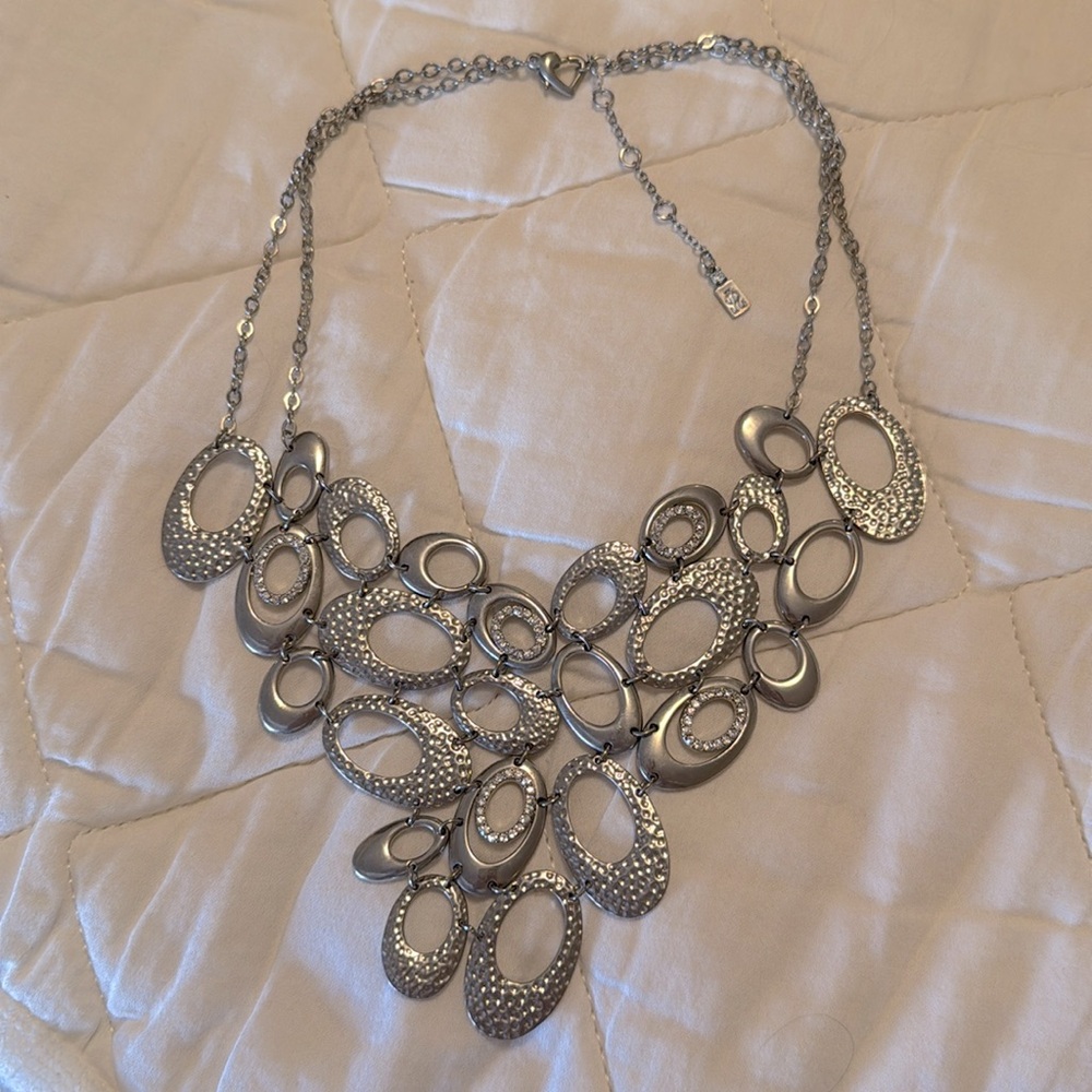 Beautiful silver necklace!